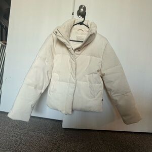 Levi’s Ivory Puffer Jacket | Small